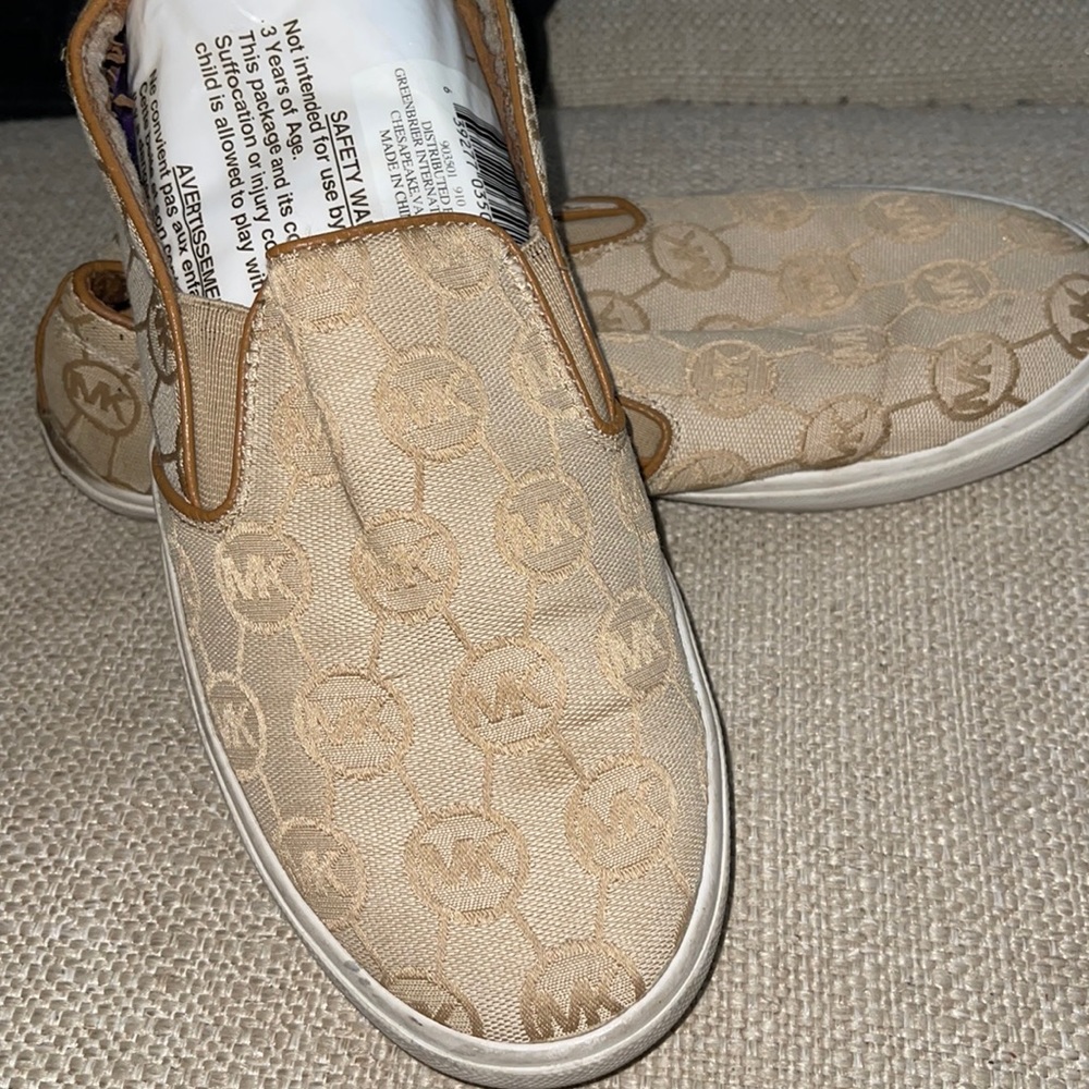 Mk  shoes size 10